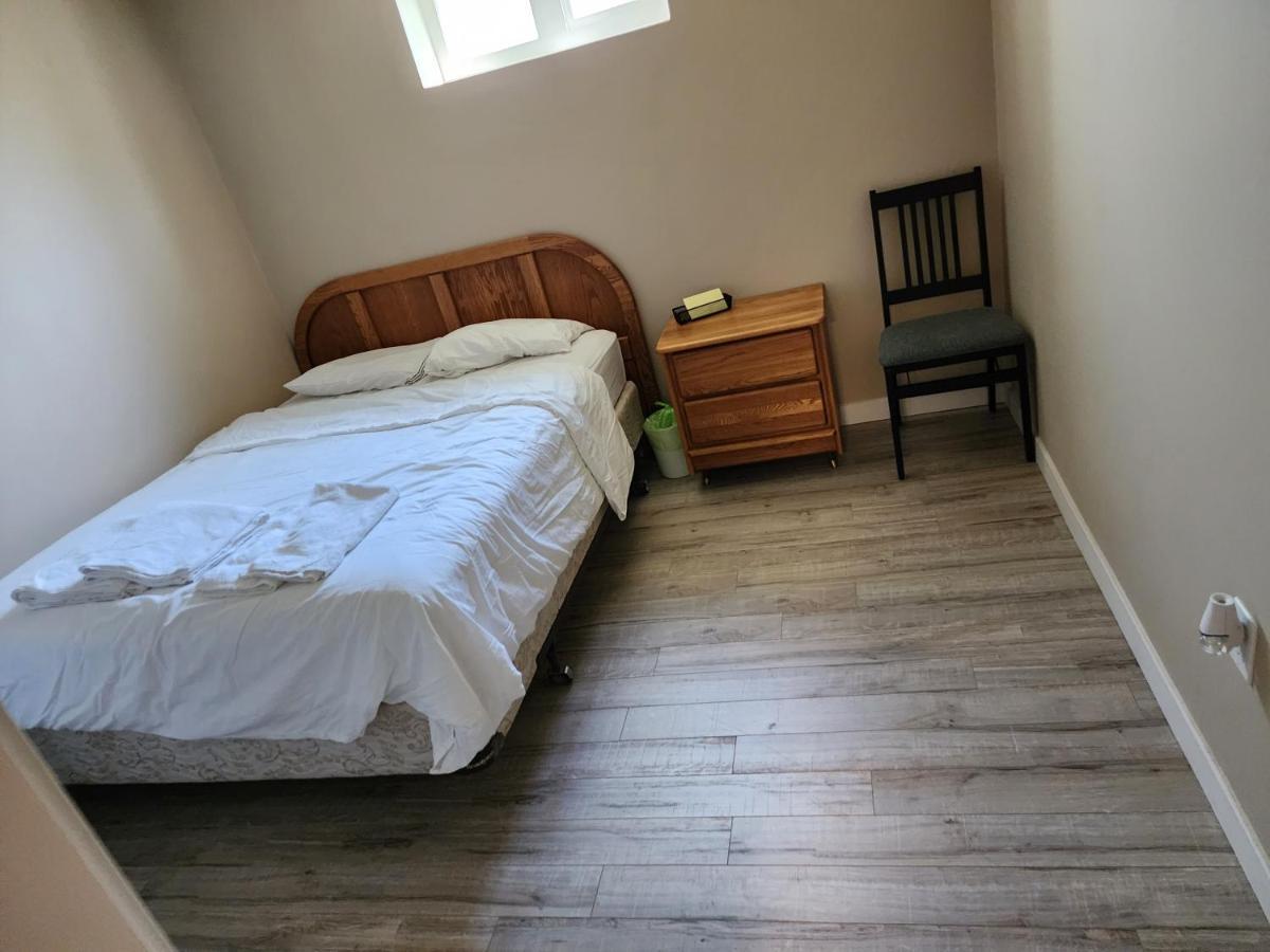 Economical Homestay Бернабі Екстер'єр фото